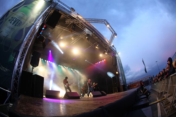 HarleyHH2011   255.jpg - Hamburger Harley Days 2011, Harley Davidson, Musik, Musikprogramm, Buehne, Chris Thompson & Mads Eriksen Band (ehem. Saenger von Manfred Mann' earthband) *** Local Caption *** copyright:Henning AngererGneisenaustrasse 1820253 HamburgTel 0175 244 32 72henning.angerer@hanse.netBankverbindung:Santander, BLZ 200 101 11, Konto-Nr. 22 63 63 63 00